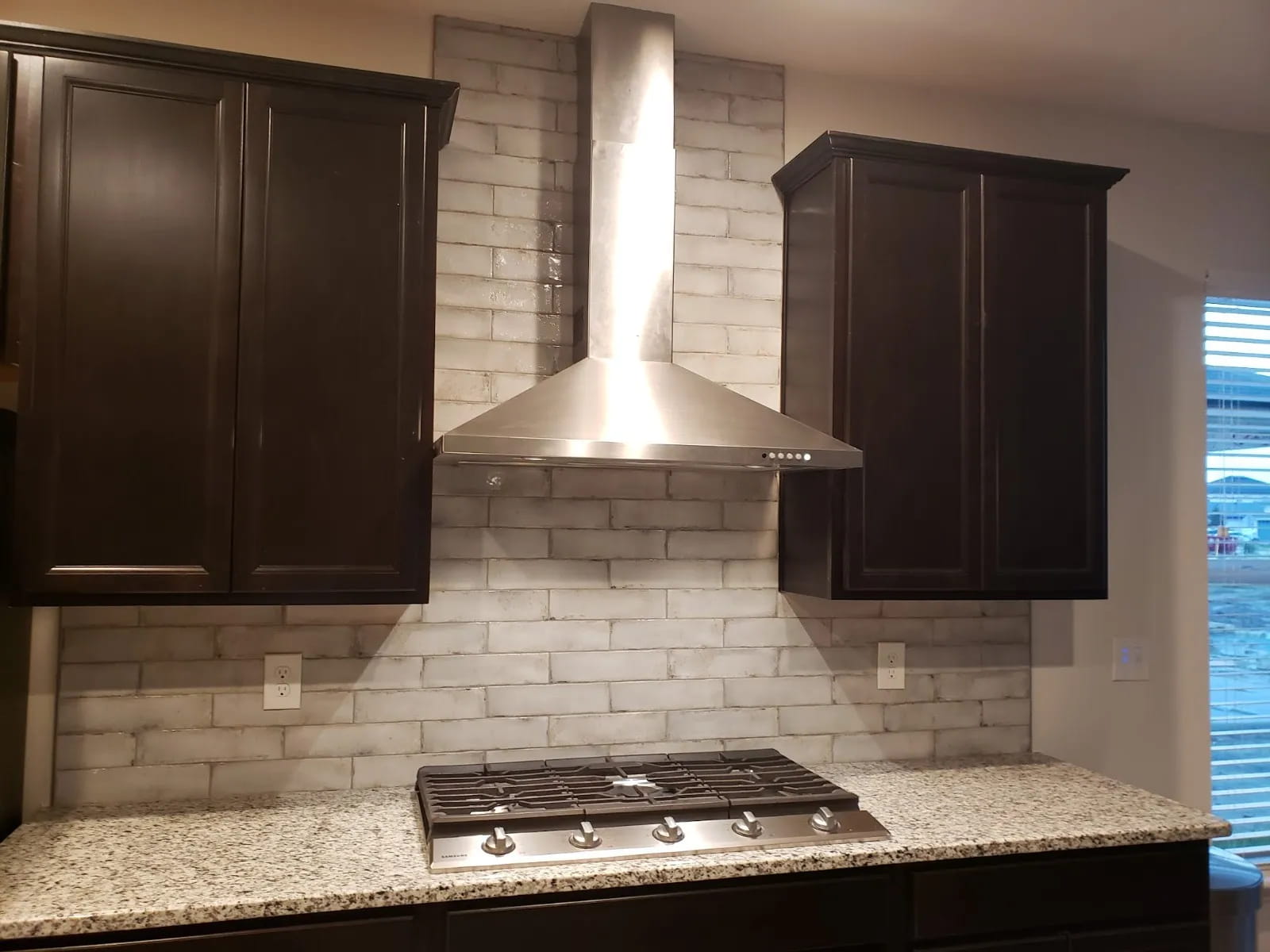 Modern kitchen backsplash tile installation in Jacksonville